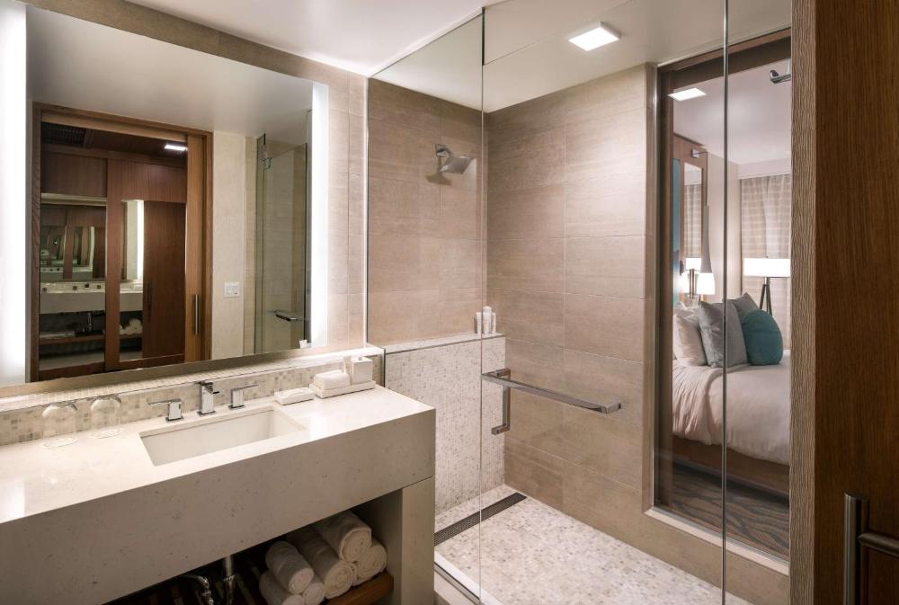 Partial Ocean View King interior